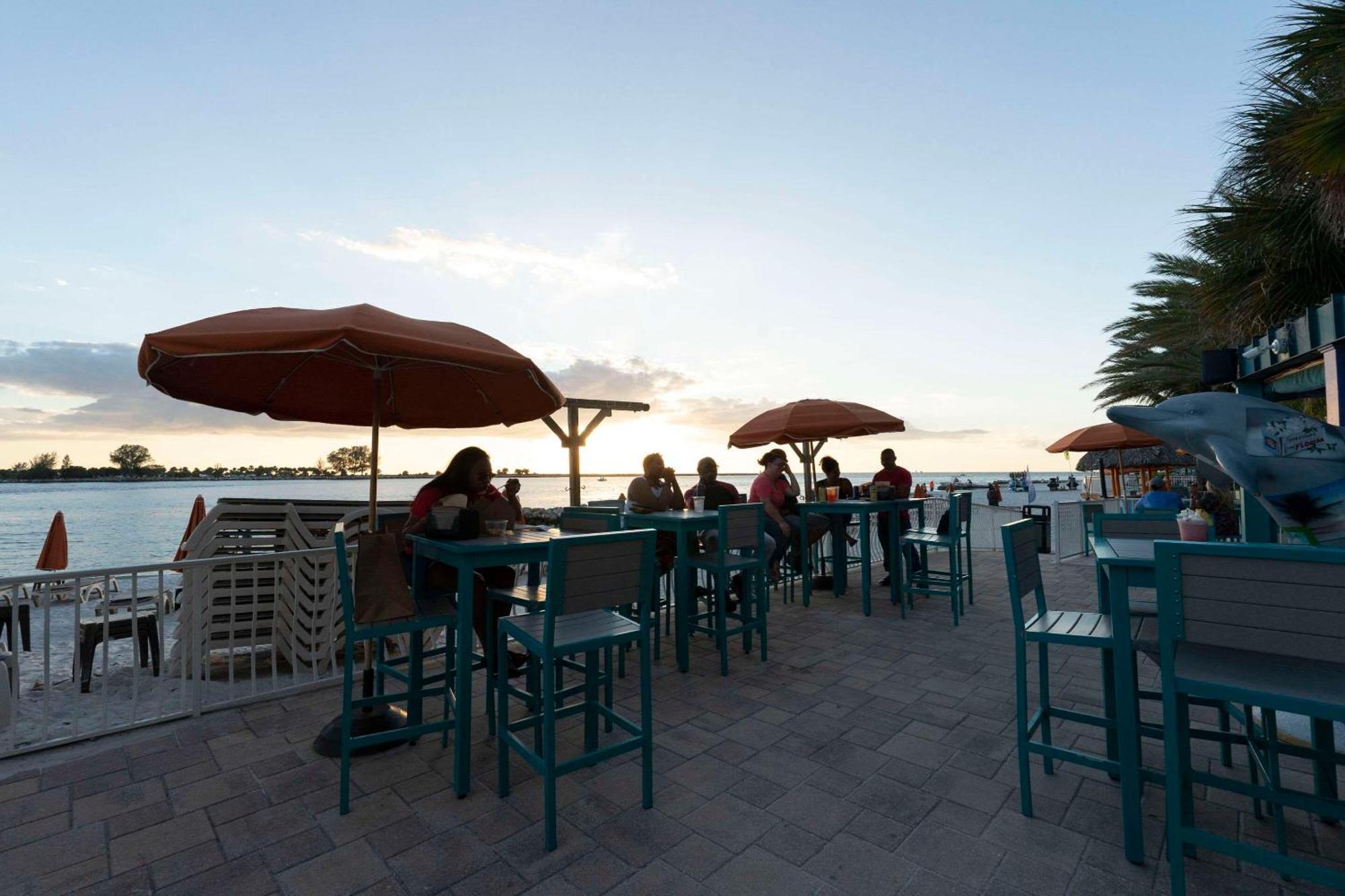 Winter The Dolphin'S Beach Club, Ascend Hotel Collection Clearwater Beach Exterior foto